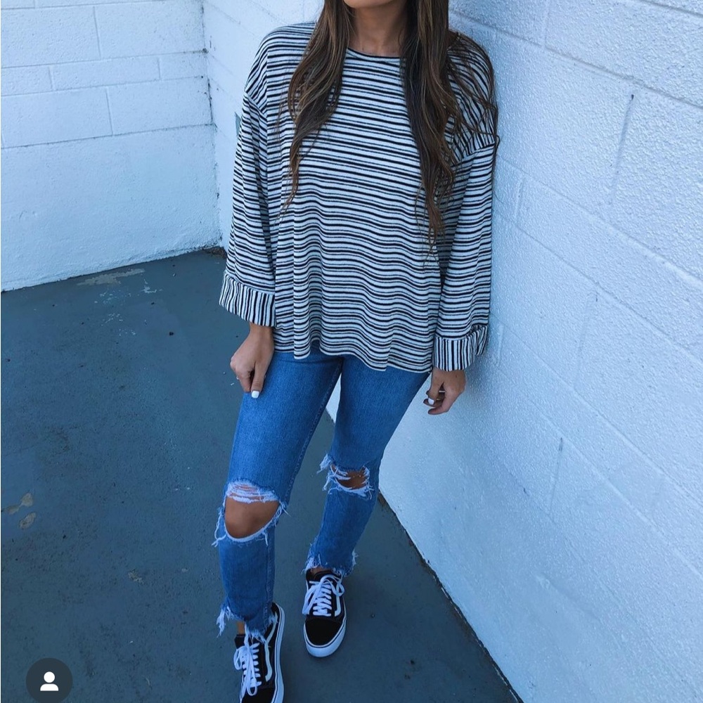Black and white striped Sweaterlike top - Picture 5 of 11